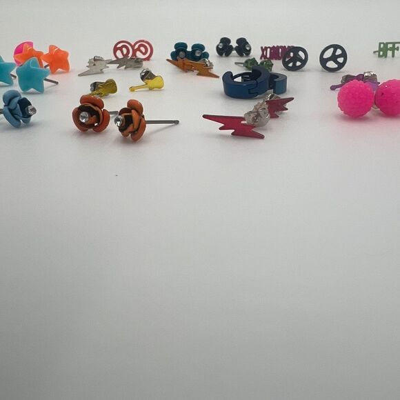 Earring Lot - 20 Pair and 8 Singles of Fun and Funky Stud Earrings - Picture 6 of 11